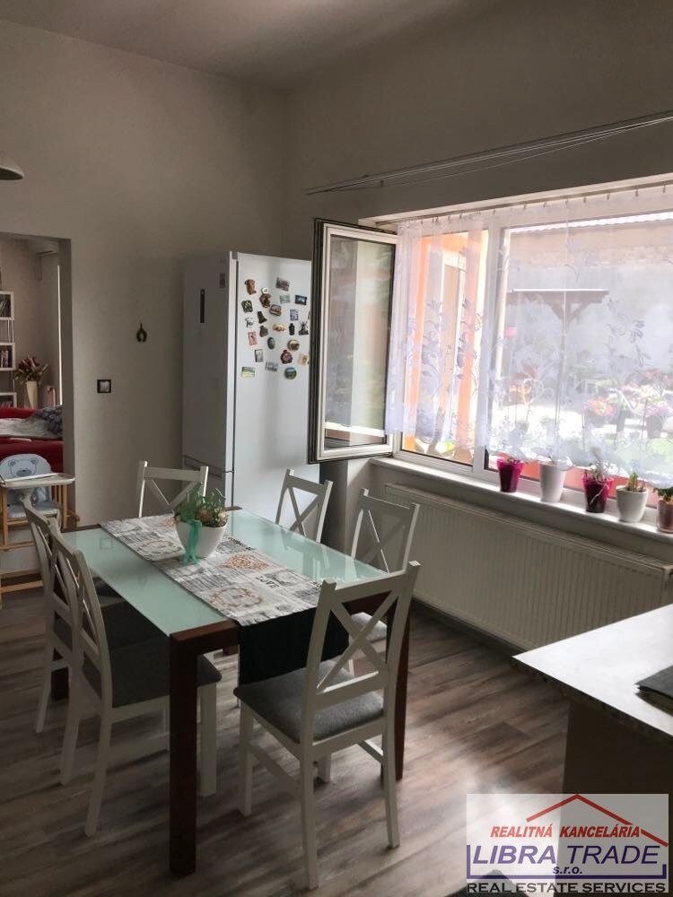 Predaj - 8 izbový rodinný dom pre viacčlennú rodinu vhodný aj pre podnikanie v Komárne — foto 28