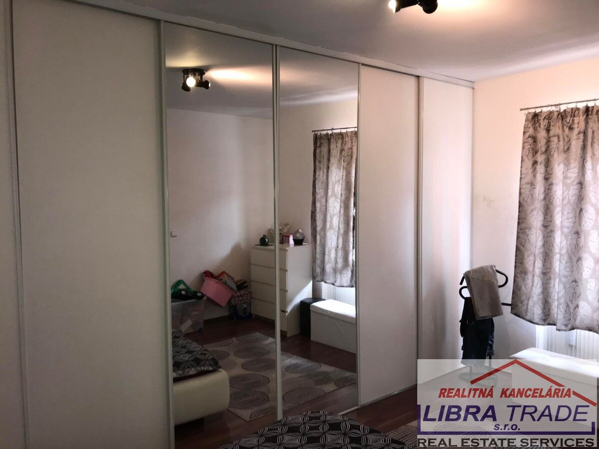 Predaj - 8 izbový rodinný dom pre viacčlennú rodinu vhodný aj pre podnikanie v Komárne — foto 36