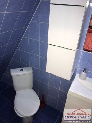 Predaj - 8 izbový rodinný dom pre viacčlennú rodinu vhodný aj pre podnikanie v Komárne — foto 23