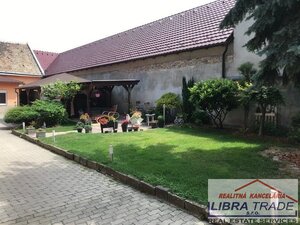 Predaj - 8 izbový rodinný dom pre viacčlennú rodinu vhodný aj pre podnikanie v Komárne — foto 8