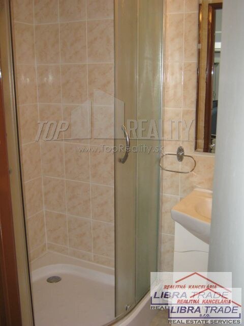 Veľký dvojgeneračný RD pri kúpelnom meste Štúrovo — foto 27