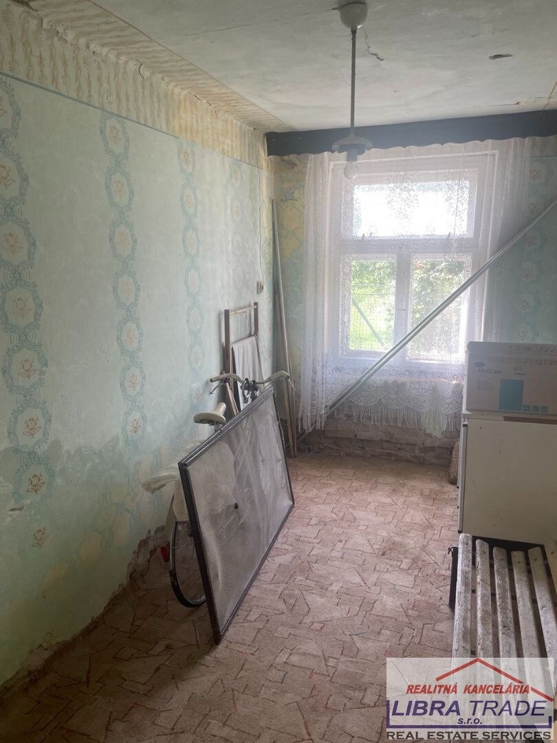 Predaj - 2-izb.starší RD s pekným pozemkom 1800m2 v Dedine Mládeže. — foto 3