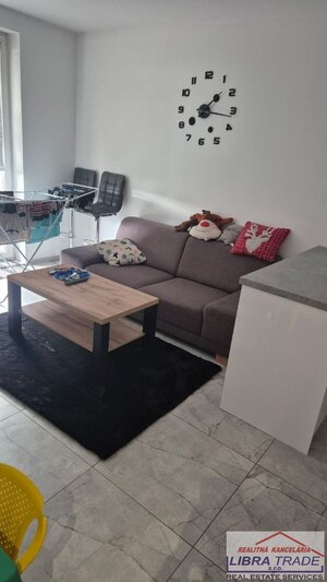 Prenájom - 1 izb. zariadený byt s balkónom v Šuranoch. — foto 5