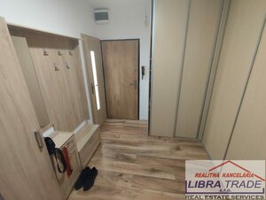 PREDAJ - Kompletne prerobený veľký 3 izbový byt prerobený na 4 izbový byt s 2 balkónmi na Komenského ul. v Komárne  — foto 13