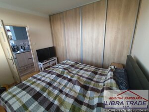 PREDAJ - Kompletne prerobený veľký 3 izbový byt prerobený na 4 izbový byt s 2 balkónmi na Komenského ul. v Komárne  — foto 15