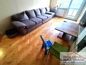 PREDAJ - Kompletne prerobený veľký 3 izbový byt prerobený na 4 izbový byt s 2 balkónmi na Komenského ul. v Komárne  — foto 16