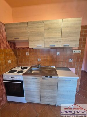 PREDAJ - Kompletne prerobená garsónka na VII. sídlisku v Komárne  — foto 2