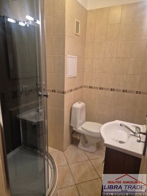 PREDAJ - Kompletne prerobená garsónka na VII. sídlisku v Komárne  — foto 8