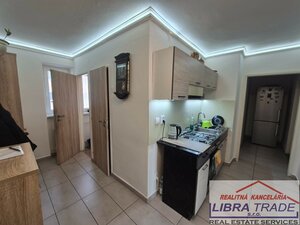 PREDAJ - Kompletne prerobený tehlový 3 izbový byt pôvodne 2 izbový byt v Komárne  — foto 1