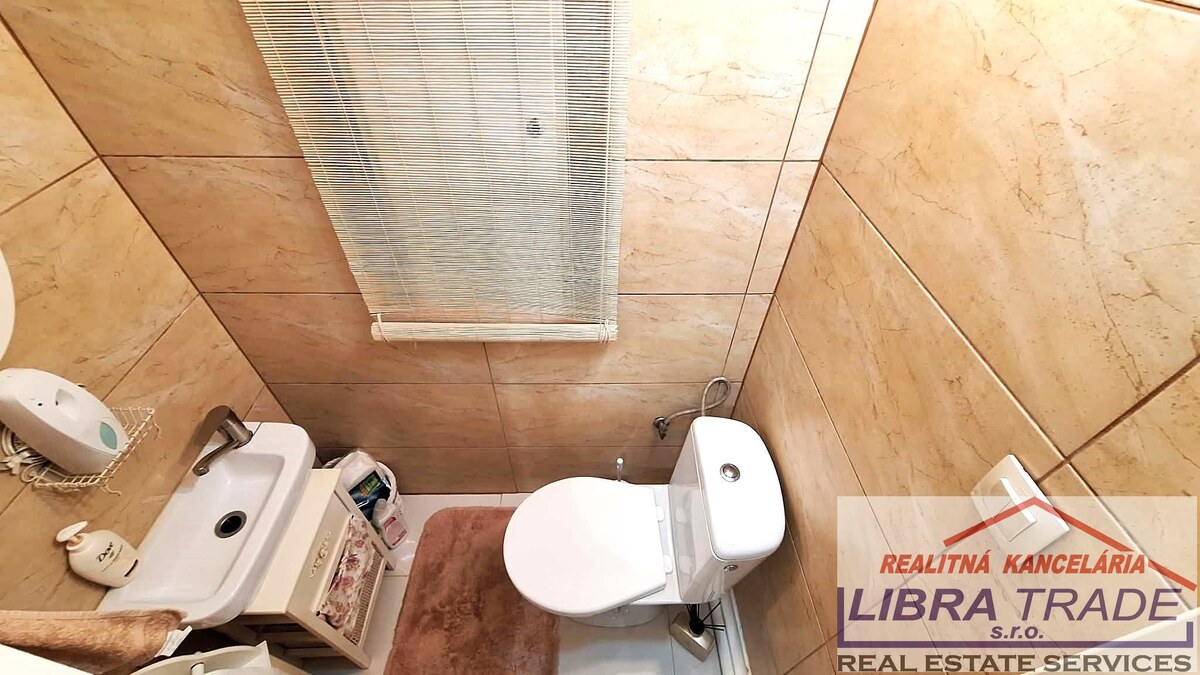 EXKLUZÍVNY PREDAJ - Kompletne prerobený 2 izbový veľký byt s loggiou neďaleko Komárna ZNÍŽENÁ CENA! — foto 11