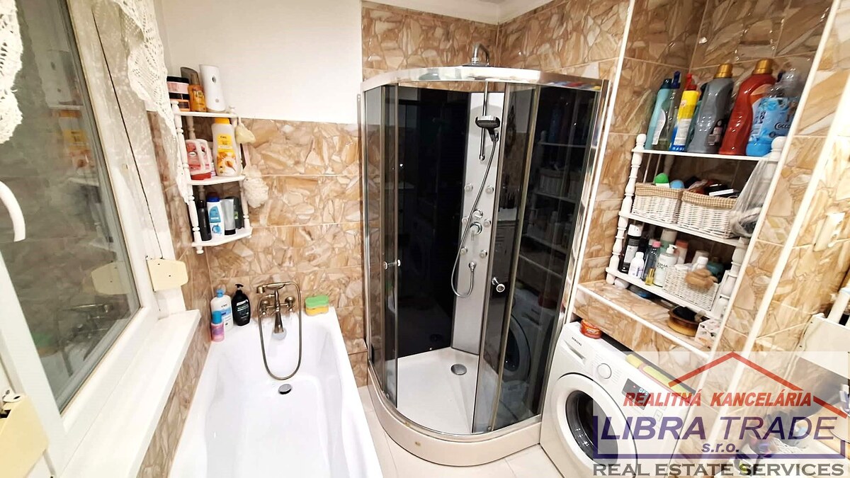 EXKLUZÍVNY PREDAJ - Kompletne prerobený 2 izbový veľký byt s loggiou neďaleko Komárna ZNÍŽENÁ CENA! — foto 8