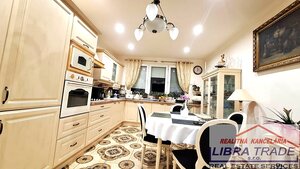 EXKLUZÍVNY PREDAJ - Kompletne prerobený 2 izbový veľký byt s loggiou neďaleko Komárna ZNÍŽENÁ CENA! — foto 1