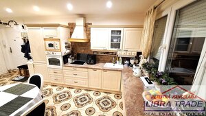 EXKLUZÍVNY PREDAJ - Kompletne prerobený 2 izbový veľký byt s loggiou neďaleko Komárna ZNÍŽENÁ CENA! — foto 4