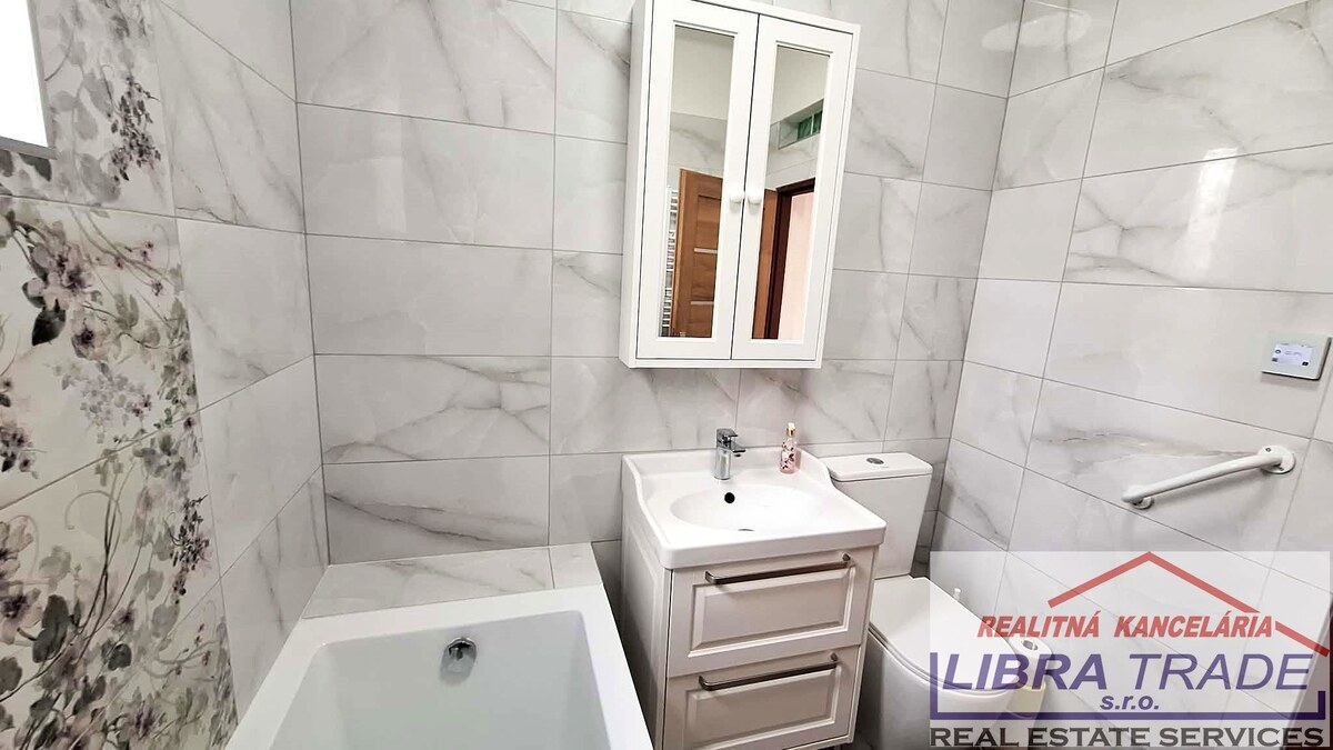EXKLUZÍVNY PREDAJ - Kompletne prerobený 3 izbový rodinný dom vo Veľkom Ostrove  — foto 7
