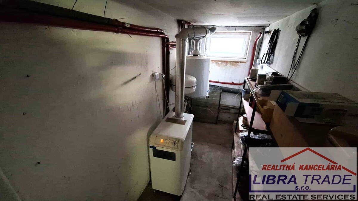 EXKLUZÍVNY PREDAJ - čiastočne prerobený 3 Izbový prízemný rodinný dom v Komárne DOHODA MOŽNÁ! — foto 19