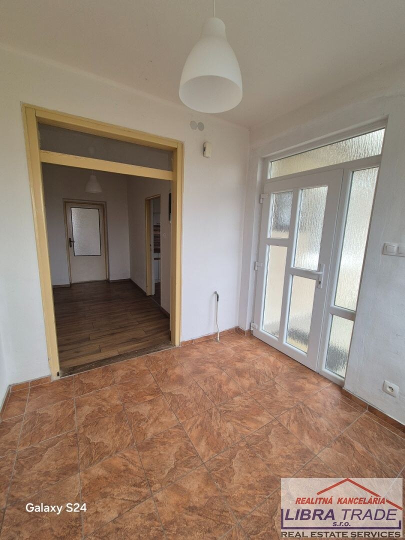 Prenájom  - 3 izb. RD v meste Šurany. — foto 8