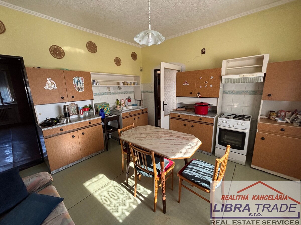 Na predaj rodinný dom v obci Dvory nad Žitavou — foto 8