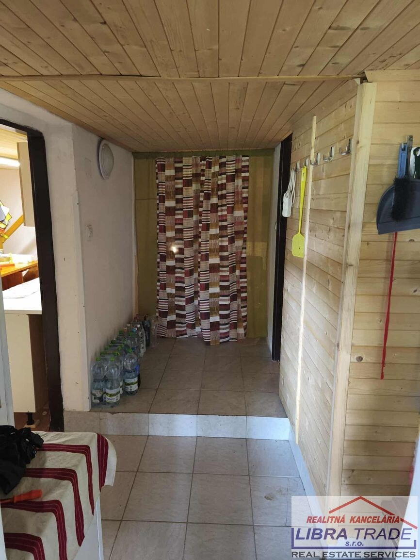 PREDAJ chata s krásnou terasou v chatovej oblasti  Kováčovo - Chľaba pri Štúrove. — foto 24