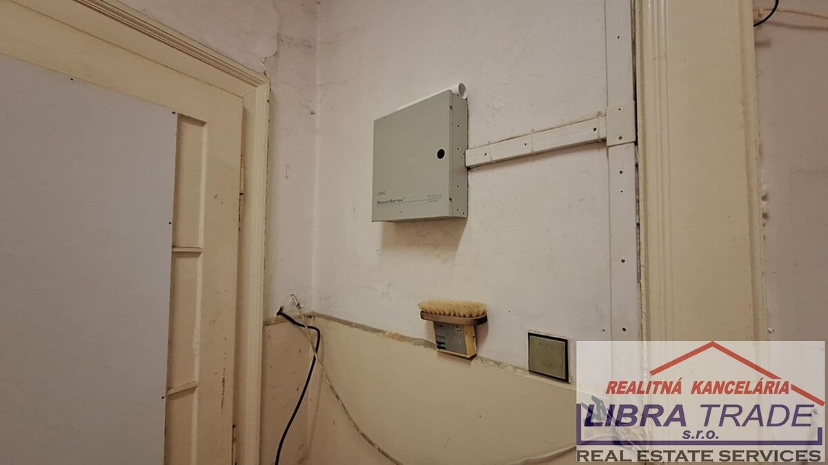 PREDAJ - Obchodného priestoru/kancelárie v centre Nových Zámkov DOHODA MOŽNÁ!  — foto 8