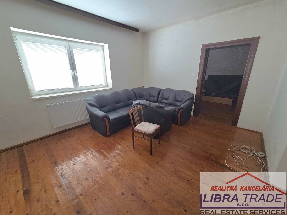 Ponúkame na predaj rodinný dom s pekným pozemkom v obci Nána. — foto 3