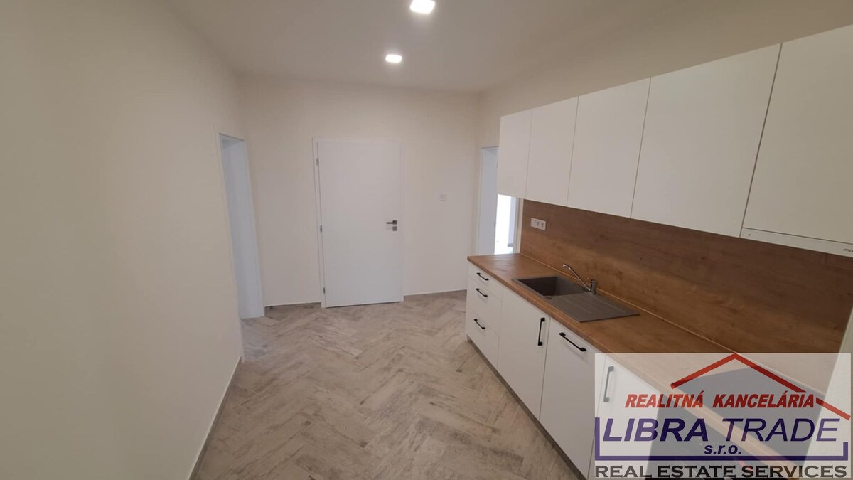 PREDAJ - Polyfunkčný objekt, ktorý sa skladá z 3 samostatných kancelárií, Nová Stráž — foto 15