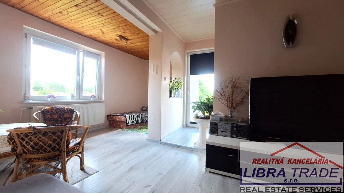 EXKLUZÍVNY PREDAJ - Zariadený kompletne prerobený 5 izbový rodinný dom v Komárne časť Nová Stráž — foto 16