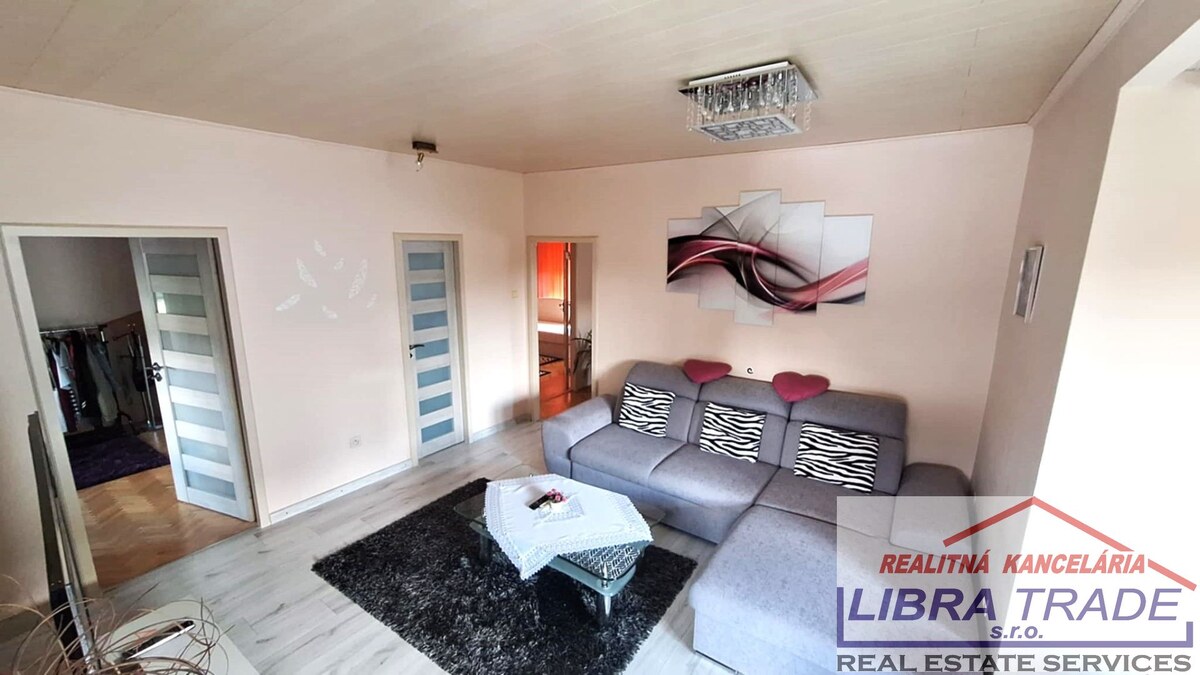 EXKLUZÍVNY PREDAJ - Zariadený kompletne prerobený 5 izbový rodinný dom v Komárne časť Nová Stráž — foto 18