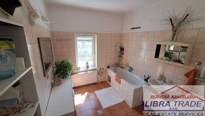 EXKLUZÍVNY PREDAJ - Zariadený kompletne prerobený 5 izbový rodinný dom v Komárne časť Nová Stráž — foto 13