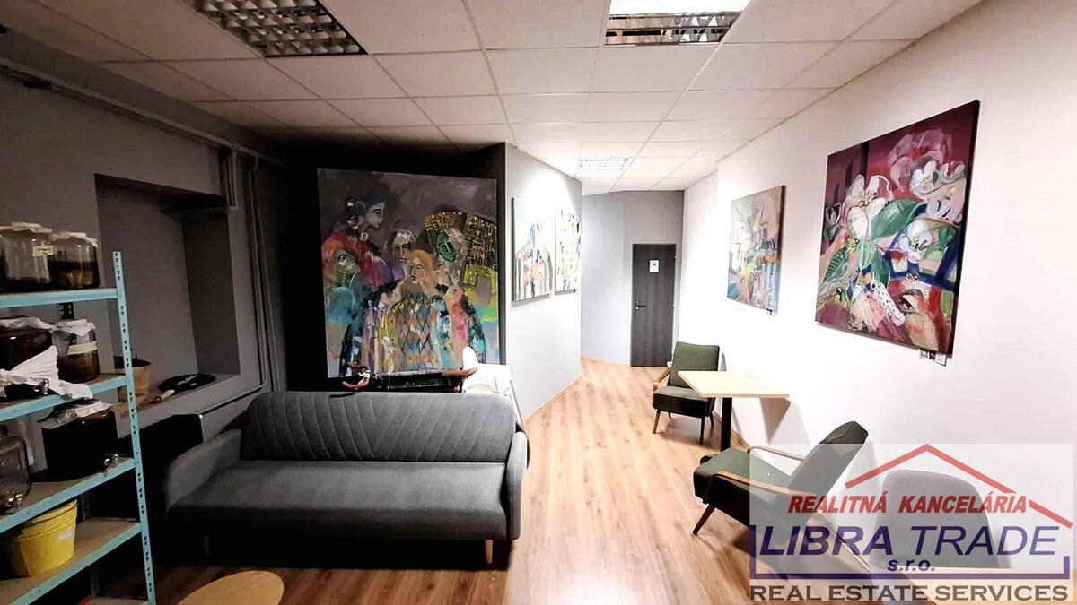 PREDAJ - Objekt vhodný na podnikanie, kanceláriu, obchod, kaviareň, reštauráciu v centre Komárna ZNÍŽENÁ CENA! — foto 6