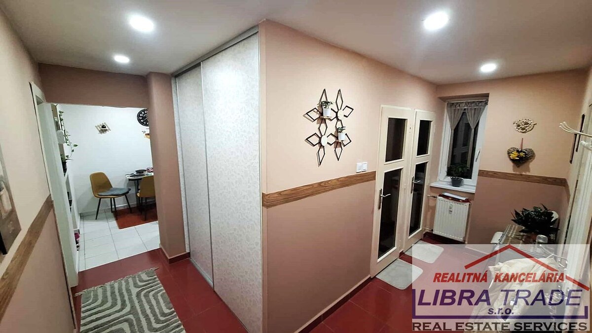 EXKLUZÍVNY PREDAJ - Kompletne prerobený 2 izbový tehlový byt v Komárne  — foto 4