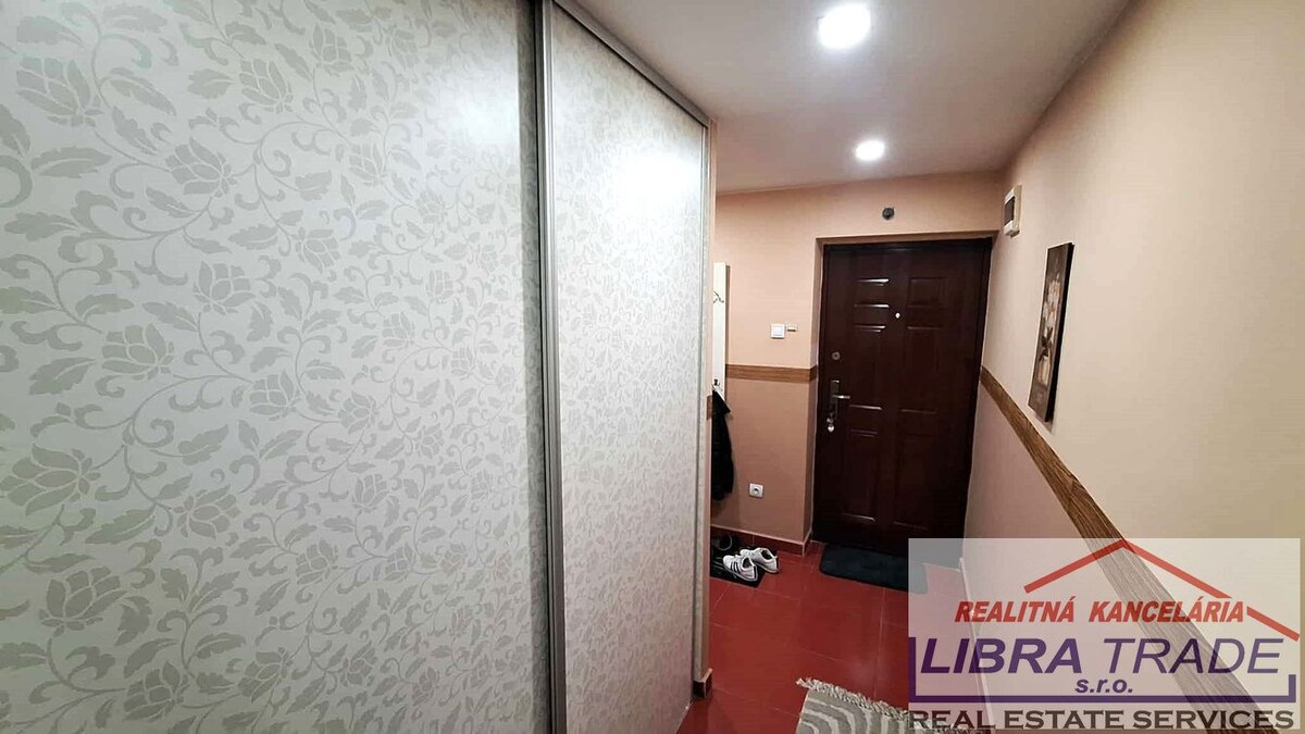 EXKLUZÍVNY PREDAJ - Kompletne prerobený 2 izbový tehlový byt v Komárne  — foto 8