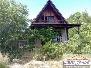Ponúkame na predaj chatu s pekným pozemkom a krásnym výhľadom pri Štúrove. — foto 1