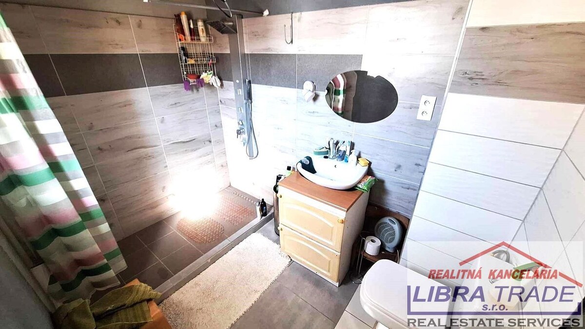 EXKLUZIÍVNY PREDAJ/VÝMENA - veľký 2 izbový rodinný dom po kompletnej rekonštrukcií v Zlatnej na Ostrove — foto 11