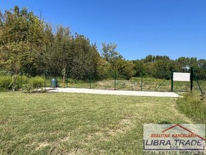 Slnečná rekreačno-úžitková  záhrada na predaj v Nových Zámkoch. — foto 11