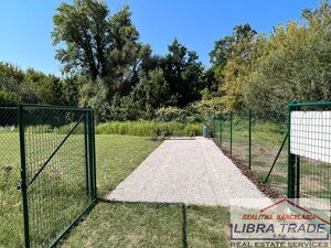 Slnečná rekreačno-úžitková  záhrada na predaj v Nových Zámkoch. — foto 3