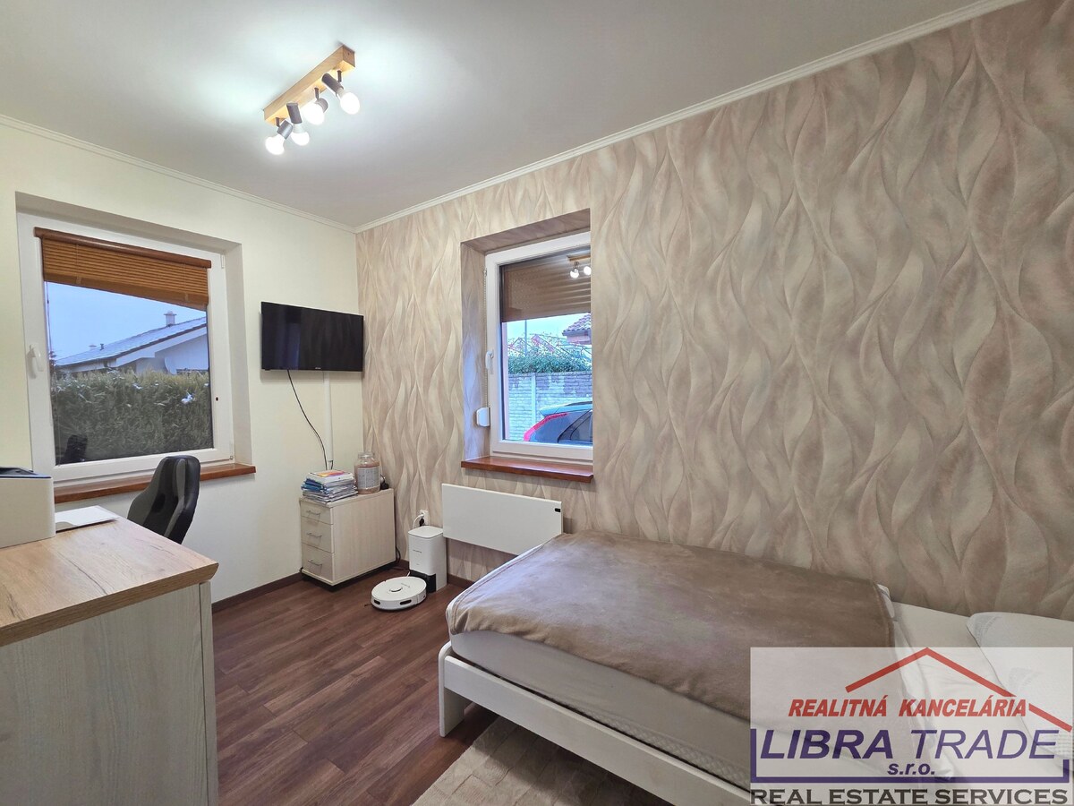 Exkluzívny rodinný dom na predaj v Nových Zámkoch. — foto 14