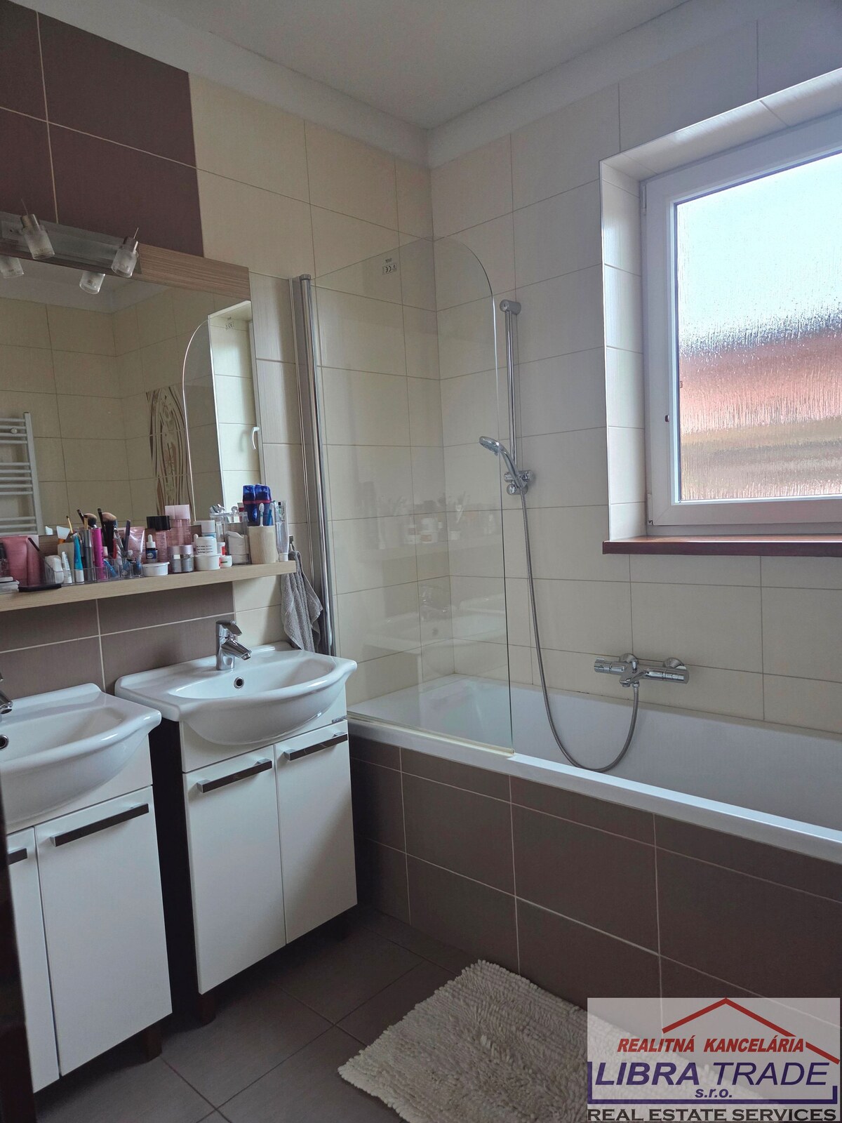 Exkluzívny rodinný dom na predaj v Nových Zámkoch. — foto 26