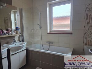 Exkluzívny rodinný dom na predaj v Nových Zámkoch. — foto 27