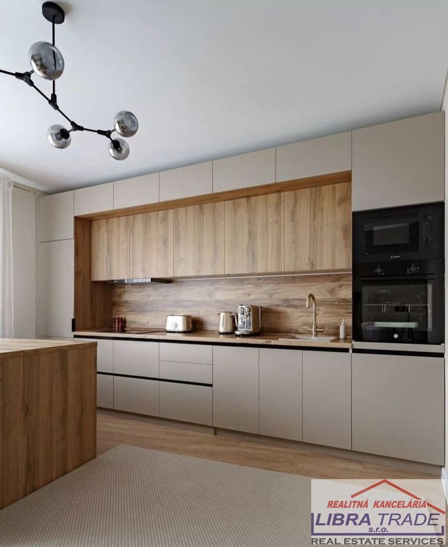 PREDAJ - veľký 4 izbový byt s vlastným kúrením s 2 terasami v centre Komárna DOHODA MOŽNÁ!