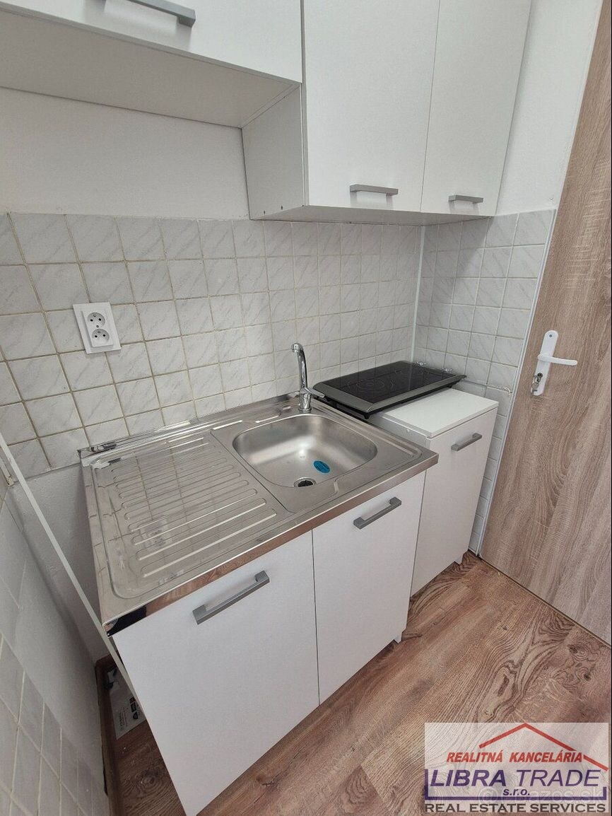 PREDAJ - Kompletne prerobená garsónka na VII. sídlisku v Komárne  — foto 2