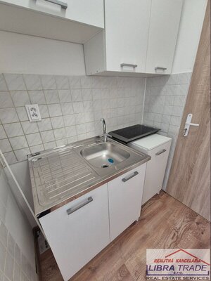 PREDAJ - Kompletne prerobená garsónka na VII. sídlisku v Komárne  — foto 2