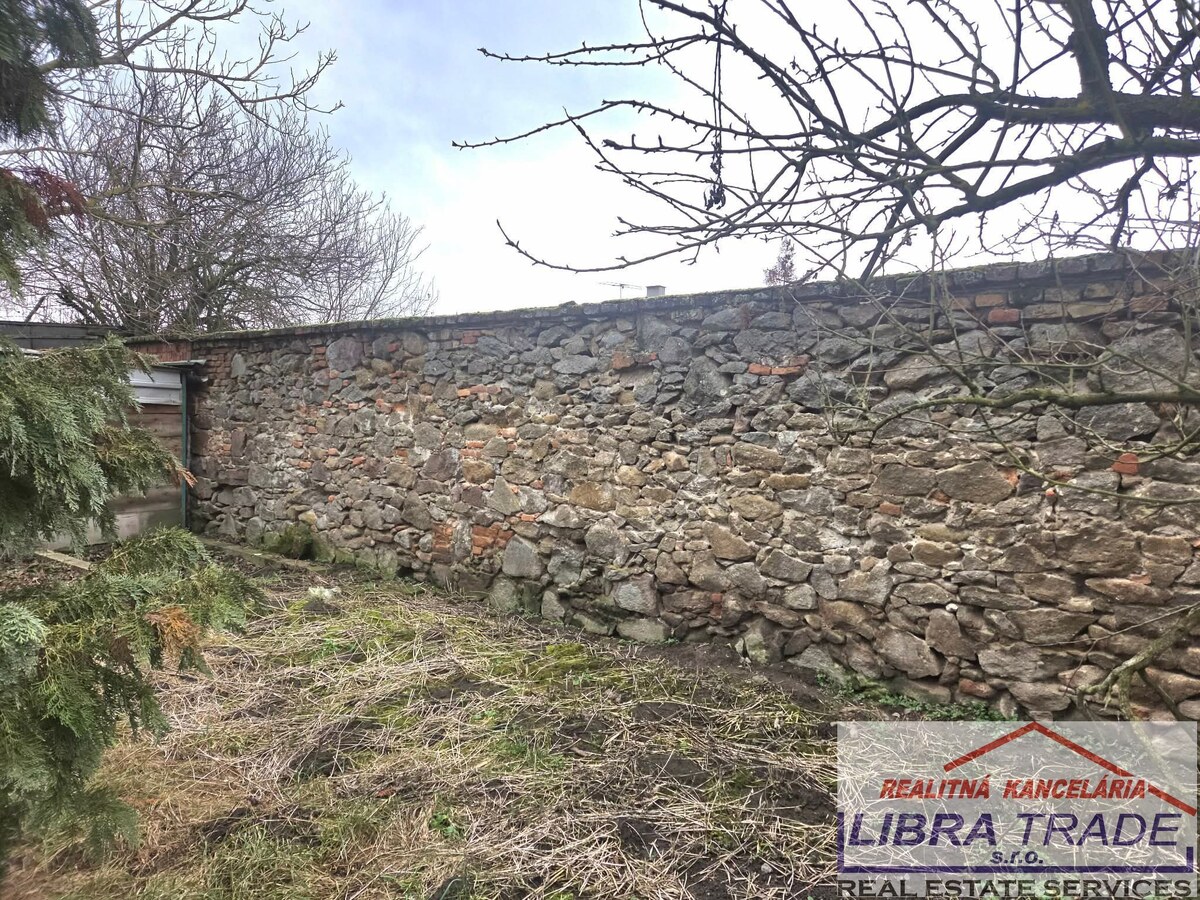 Rodinný dom s krásnym pozemkom v blízkosti mŕtveho ramena Ipľa v obci Pastovce.  — foto 16