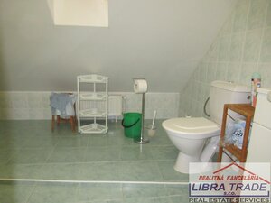 Na podnikateľské účely - Na predaj tri stavby v radovej zástavbe na Nábrežnej ulici v Nových Zámkoch. — foto 15