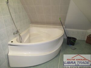 Na podnikateľské účely - Na predaj tri stavby v radovej zástavbe na Nábrežnej ulici v Nových Zámkoch. — foto 16