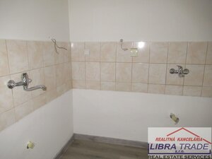 Na podnikateľské účely - Na predaj tri stavby v radovej zástavbe na Nábrežnej ulici v Nových Zámkoch. — foto 20