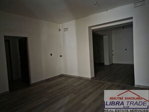Radová zástavba na podnikateľské účely na predaj v Nových Zámkoch. — foto 17
