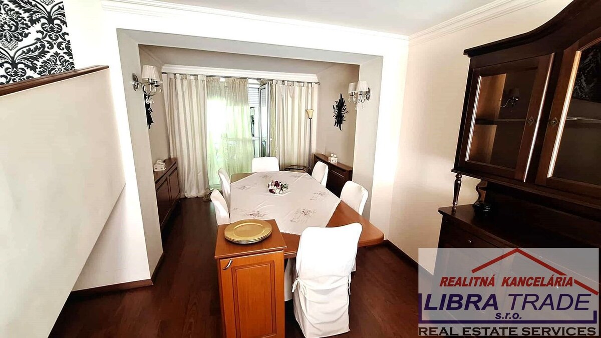 PREDAJ - Kompletne prerobený 5 izbový rodinný dom v tichej a vyhľadávanej lokalite v Komárne  — foto 14