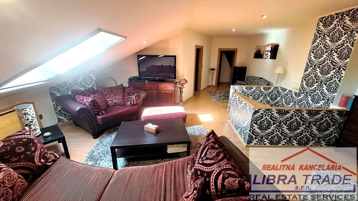 PREDAJ - Kompletne prerobený 5 izbový rodinný dom v tichej a vyhľadávanej lokalite v Komárne  — foto 19