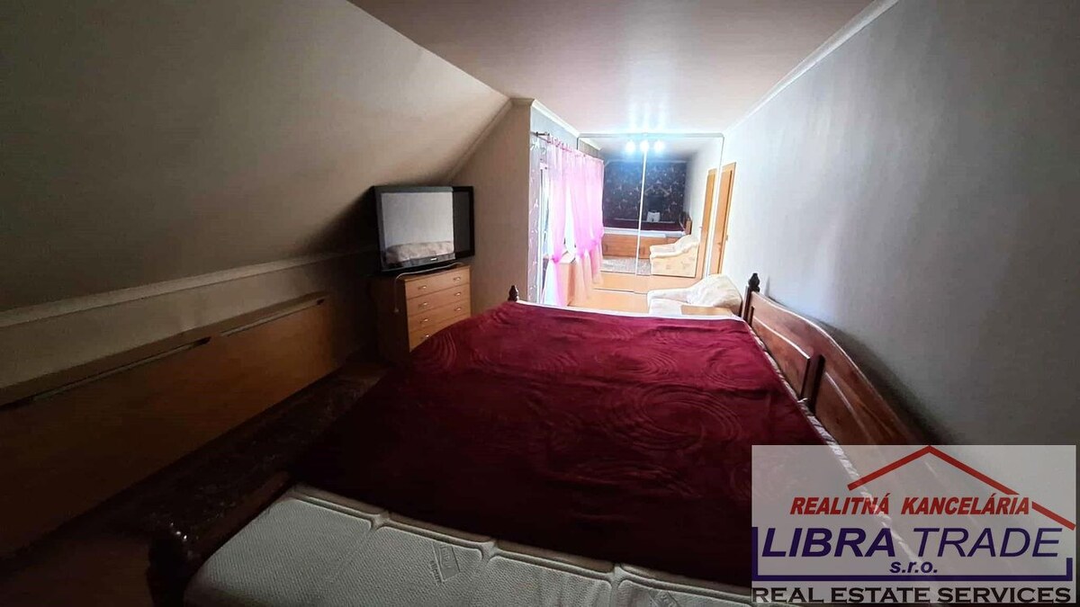 PREDAJ - Kompletne prerobený 5 izbový rodinný dom v tichej a vyhľadávanej lokalite v Komárne  — foto 22