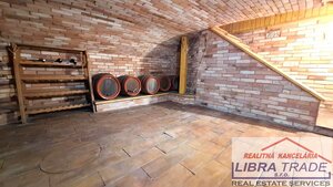 PREDAJ - Kompletne prerobený 5 izbový rodinný dom v tichej a vyhľadávanej lokalite v Komárne  — foto 25